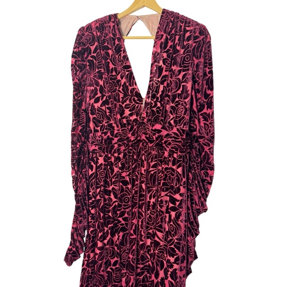 Elegant Burgundy Velvet Dress - Picture 10 of 16